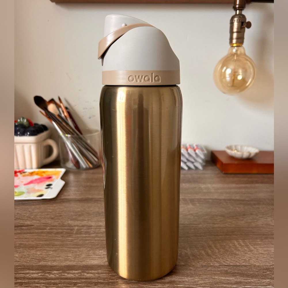 Owala 32oz Water Bottle - Picture 3 of 5